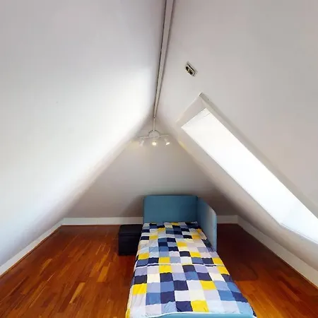 Cozy Close To Public Transport Gentofte