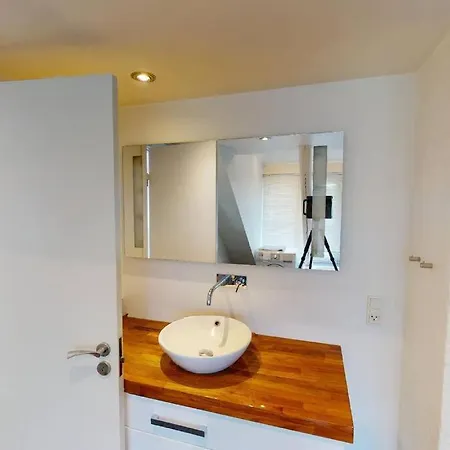 Cozy Close To Public Transport